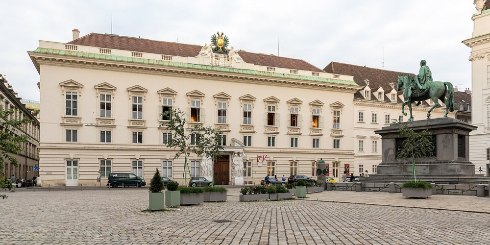 Фото Вена: Дворец Паллавичини, Вена, Нижняя и Верхняя Австрия (Линц, Санкт-Пёльтен, Кремс, Штайр), Австрия