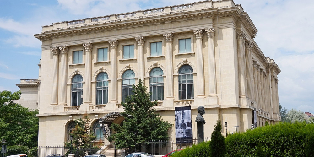 Фото Бухарест: Национальный художественный музей Румынии, Бухарест / Юг (Крайова, Плоешти, Кэлэраши, Слатина), Румыния