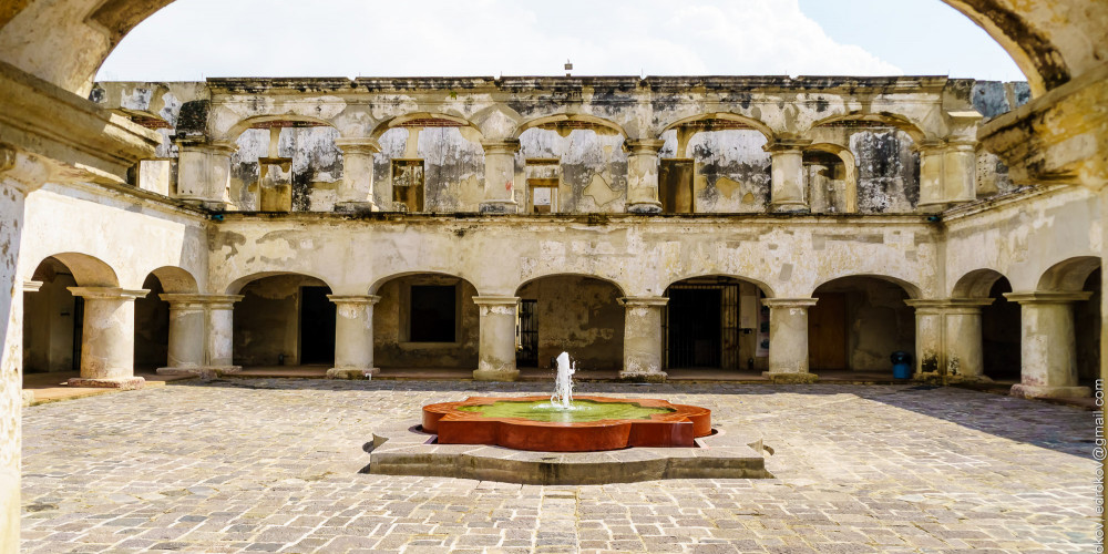 Фото Антигуа: Монастырь капуцинов, Центральная и Карибская (Гватемала, Антигуа, Кобан, П. Барриос), Гватемала