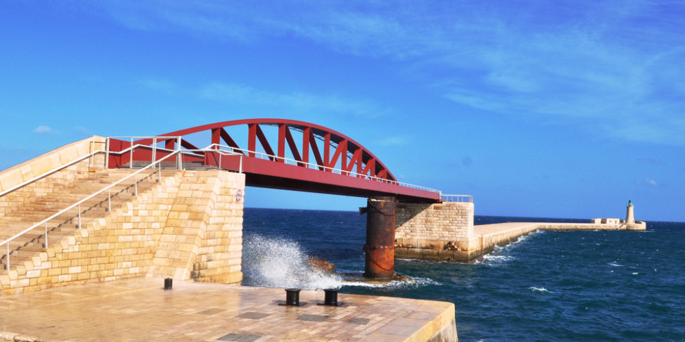 Фото Валлетта: Мост Волнореза, Мальта (и Гозо), Мальта