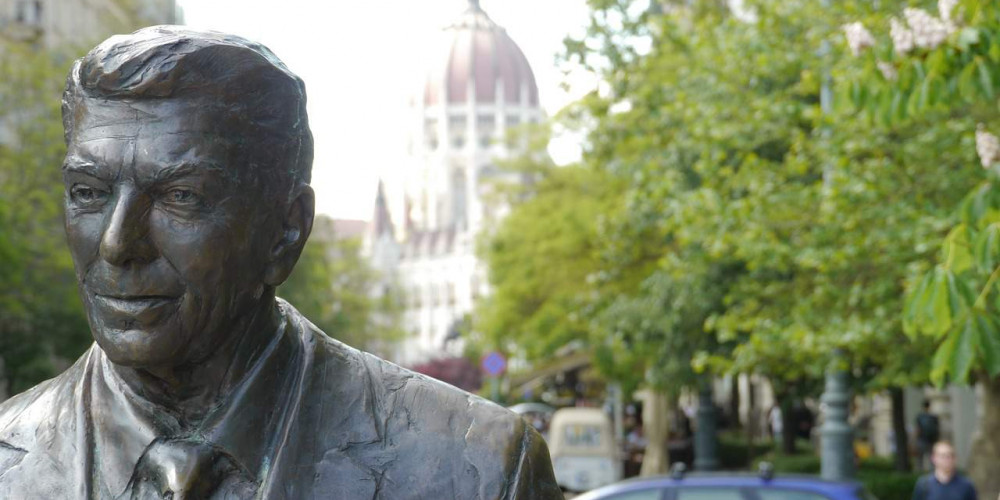 Фото Будапешт: Статуя Рональда Рейгана, Центральная и Северная (Будапешт, Мишкольц, Сольнок, Эгер), Венгрия