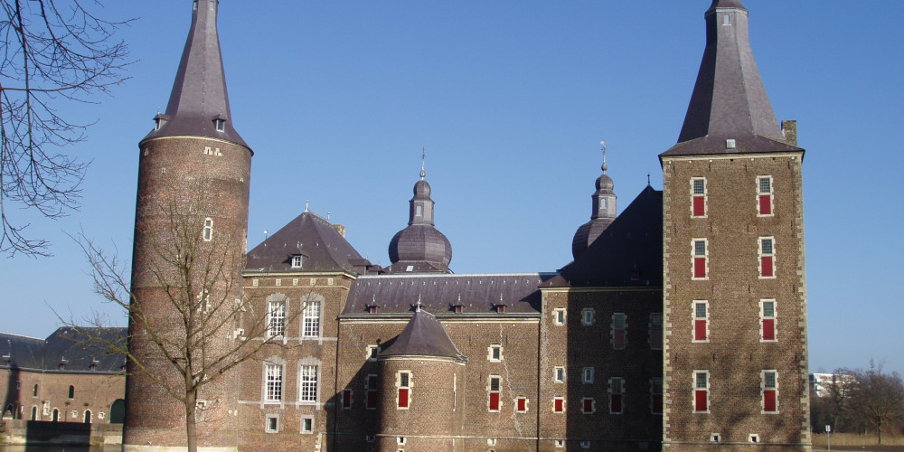 Фото Хоэнсбрук: Замок Хоэнсбрук, Северный Брабант, Лимбург (Эйндховен, Маастрихт), Нидерланды