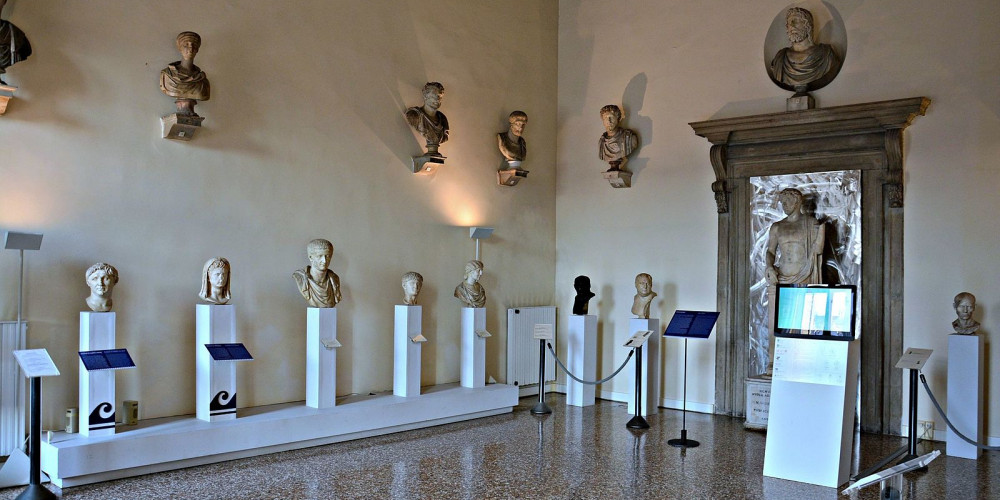 Фото Венеция: Национальный археологический музей, Венето (Венеция, Верона, Виченца, Тревизо), Италия