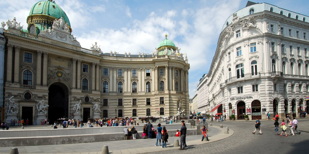 Фото Вена: Дворец Хофбург, Вена, Нижняя и Верхняя Австрия (Линц, Санкт-Пёльтен, Кремс, Штайр), Австрия