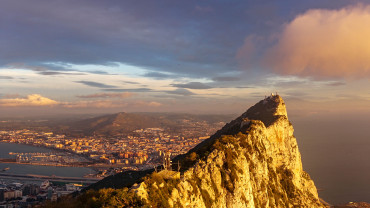 Почему Гибралтар принадлежит Великобритании?