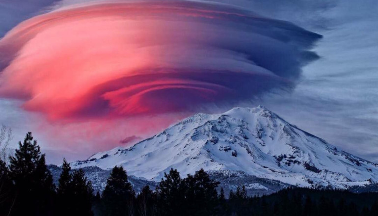 Лентикулярные облака: редкое зрелище