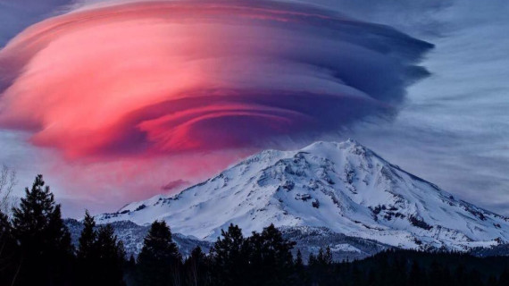 Лентикулярные облака: редкое зрелище